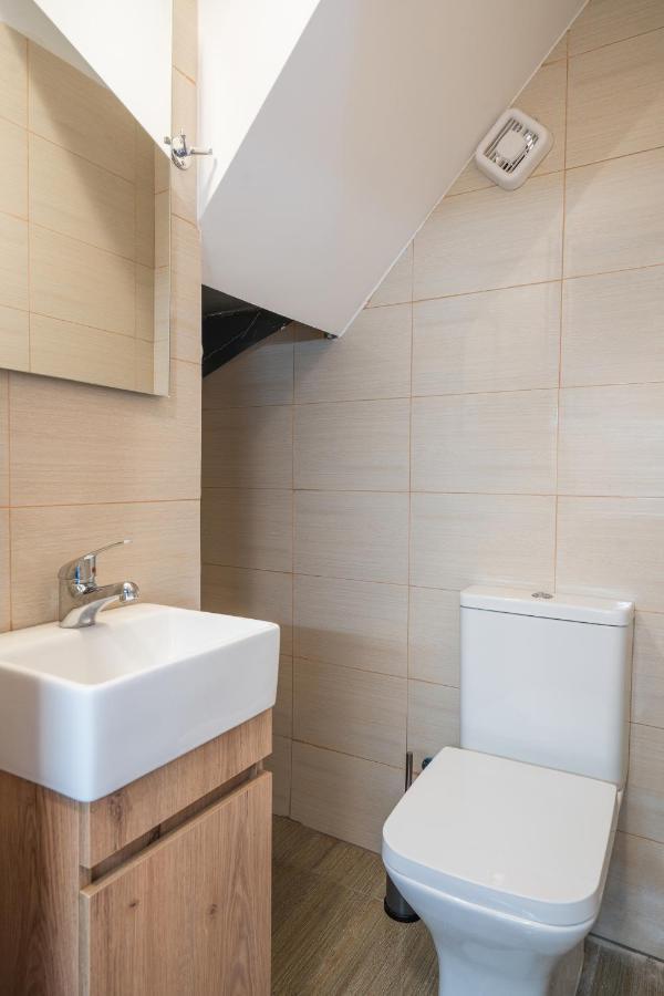 Apartament Sunny Penthouse W/ Acropolis View Next To Metro Ateny Zewnętrze zdjęcie