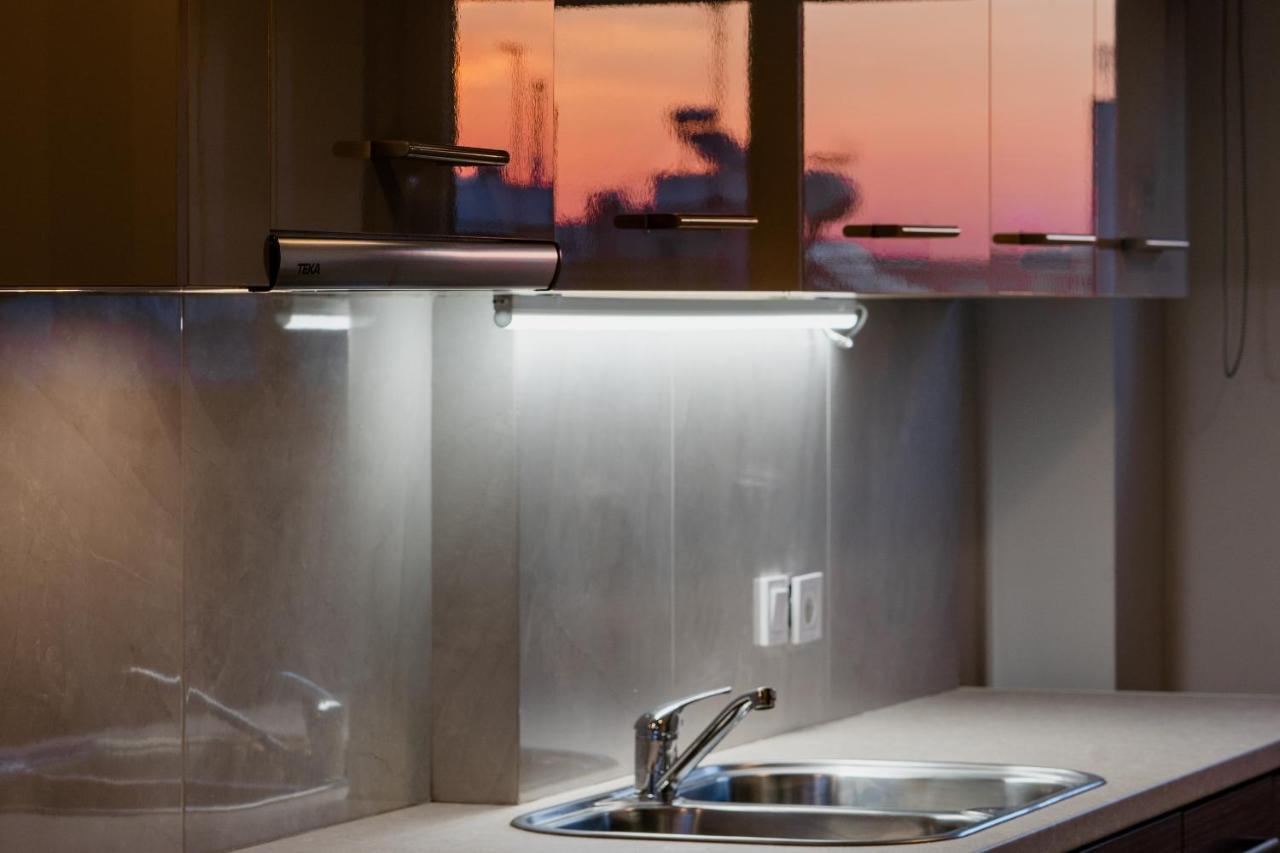Apartament Sunny Penthouse W/ Acropolis View Next To Metro Ateny Zewnętrze zdjęcie